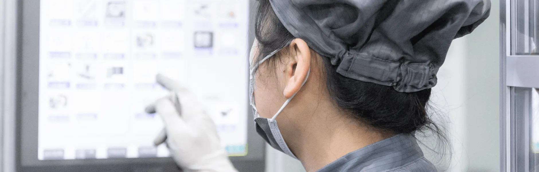 Weyland technician monitoring production process data